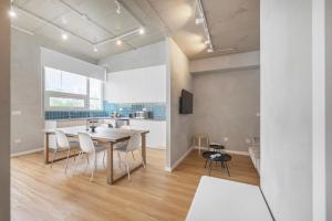 Lisbon Oriente Apartments by Olala Homes