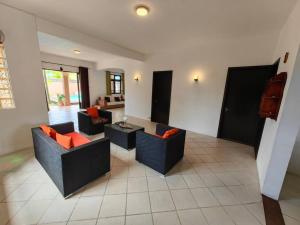 La Salida House by SOV