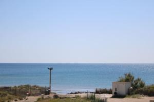 Studio 216, Héliopolis AB au village naturiste