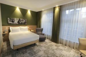Queen Room with City View room in Hampton By Hilton Gdansk Old Town