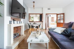 VILLA DE LUJO CLIMATIZADA. PISCINA Y JARDIN PRIVADO