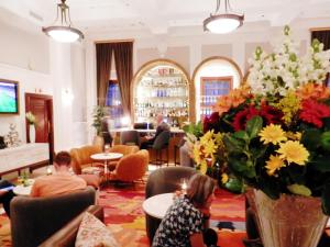 Taj Luxury 2 bed Suite - fabulous spacious suite near top floor with stunning Table Mtn views