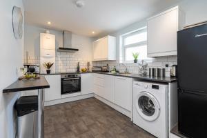 4 Bed - Saint James House by Smart Welcomes