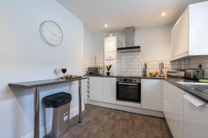 4 Bed - Saint James House by Smart Welcomes