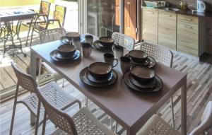 Nice Home In Ustronie Morskie With Wifi