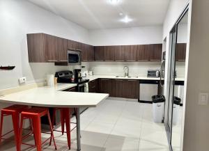 Private Modern Condo by Jac Beach