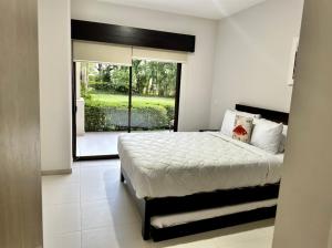 Private Modern Condo by Jac Beach