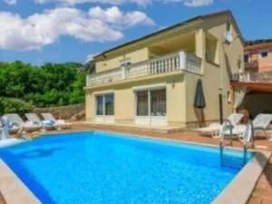 Large holiday house with swimming pool and terrace - Grižane