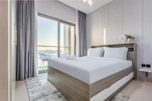 STAY BY LATINEM Luxury 1BR Holiday Home CVR A413 near Burj Khalifa