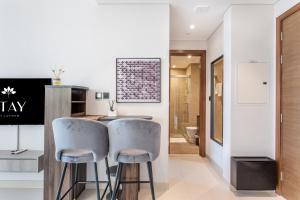 STAY BY LATINEM Luxury 1BR Holiday Home CVR A413 near Burj Khalifa