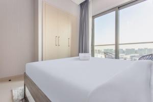 STAY BY LATINEM Luxury 1BR Holiday Home CVR A413 near Burj Khalifa