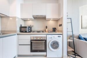 STAY BY LATINEM Luxury 1BR Holiday Home CVR A413 near Burj Khalifa