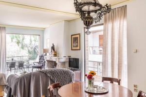 Unique Spacious new 3BDR apt in MousonFilopappou