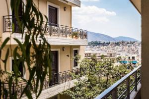 Unique Spacious new 3BDR apt in MousonFilopappou