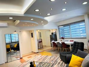 HighEnd 5BDR NewApt wBreathtaking Acropolis View