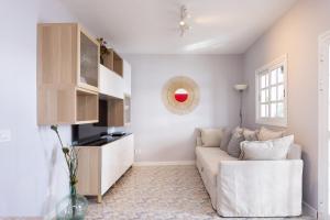 Home2Book Stunning Beachfront House With Sea Views