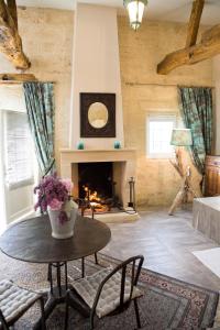 Château Latour Segur Suites & Spa