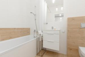 Apartment with AC Warsaw Mokotów Business Centre by Noclegi Renters