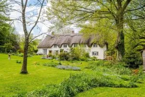 Till Cottage and Riverside Gardens nr Stonehenge - Tilshead