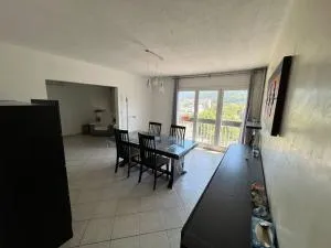 Appartement 3 chambres à Pont de Claix - 克莱