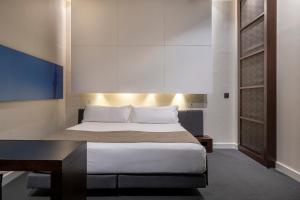 Large Single Room room in Sixtytwo Hotel