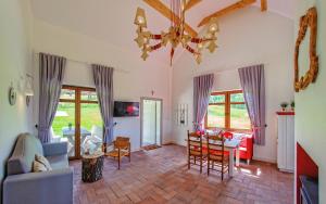 Malinowe Wzgórze domki 60 m2 z balią na wyłączność