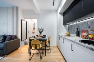 Sunny 2BR Flat - Top Location - Charming Balcony