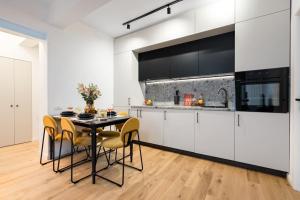 Sunny 2BR Flat - Top Location - Charming Balcony