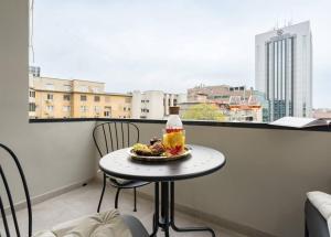 Sunny 2BR Flat - Top Location - Charming Balcony