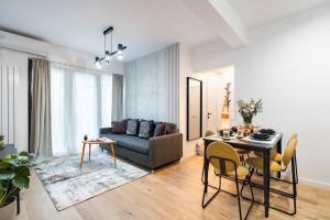 Sunny 2BR Flat - Top Location - Charming Balcony