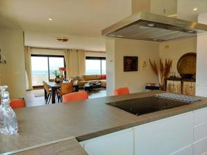 Lovely Seaside Luxury Penthouse