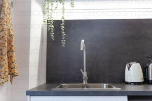 RB - Urban loft retreat, comfort & good location