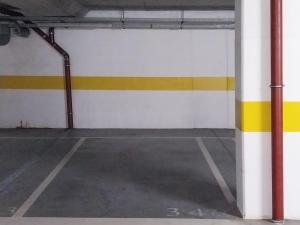 Free parking & Self check-in & 5min walk subway