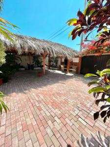 Casa con piscina privada y salida a la playa