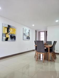 New Luxury 3 Bedroom Apartment in Great Area.