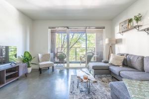 Seattle Lux 1 bd Apartment- Rooftop, WiFi, Pet Friendly