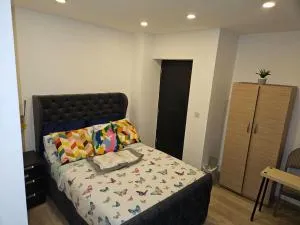 Luxury 1-Bed Apartment in London - 埃尔特姆