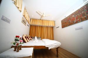 MOTHER HOMESTAY