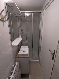 Appartement une chambre dans villa avec terrasse