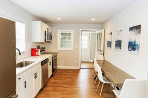 Three Bedroom Outdoorsy Escape in Huntersville