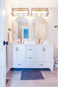 Three Bedroom Outdoorsy Escape in Huntersville