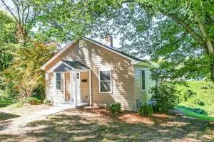 Quaint Newly Renovated Downtown Cottage - Laurel Hill