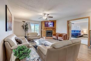 Josies On The Bay Waterfront