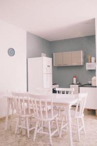 Casa com churrasqueira e 3 quartos - Centro