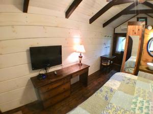 Tiny Home Cottage Near the Smokies #5 Fleur