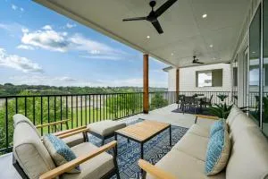 Lakeshore Splendor - Spicewood