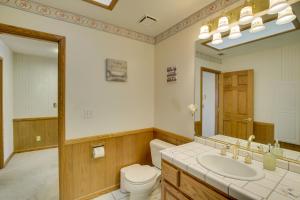 Spacious California Oasis Patio, Fireplace and Pool