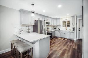 High End Lake Luxury On 2 Floors Boat Slip