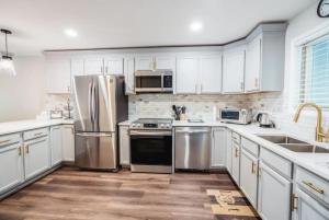 High End Lake Luxury On 2 Floors Boat Slip