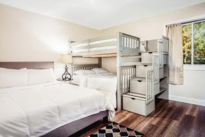 High End Lake Luxury On 2 Floors Boat Slip